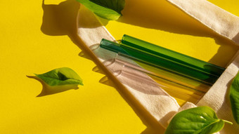 可重用的玻璃吸管色彩斑斓的背景绿色<strong>树叶</strong>生态袋环保喝稻草集可重用的舒适的<strong>圆形</strong>的提示喝稻草浪费塑料免费的概念野餐概念