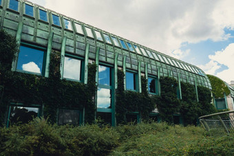 植物花园屋顶华沙大学图书馆现代体系结构绿色植物可持续发展的建筑体系结构未来主义的亲生物设计生态绿色现代建筑现代花园植物