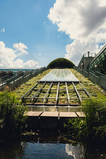 植物花园屋顶华沙大学<strong>图书馆</strong>现代体系结构绿色植物可持续发展的建筑体系结构未来主义的亲生物设计生态绿色现代建筑现代花园植物