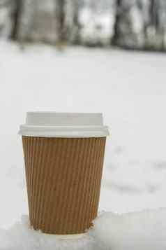 热气候变暖喝生态纸杯模拟纸板咖啡茶杯雪冬天一天复制空间浪费回收杯白色白雪覆盖的场