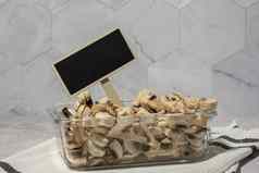 冻食物切片蘑菇食用香草黑板上木标签复制空间文本自制的收获概念长袜蔬菜冬天存储健康的食物