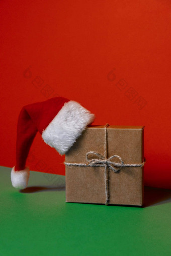 圣诞老人他纸礼物盒子现在绿色背景复制空间文本模拟广告假期圣诞节作文