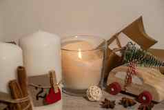 原始出现日历圣诞节自制的蜡烛燃烧晚上晚上时间准备圣诞节概念家庭冬天假期生态友好的礼物礼物开放包一天