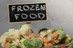 冻混合蔬菜长期存储黑板上标签文本冻食物深冻结蔬菜除霜冻食物背景