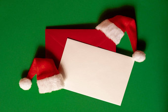 圣诞老人他空纸卡请注意信封绿色背景复制空间文本模拟广告假期圣诞节作文