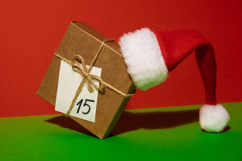 原始出现日历圣诞节自制的现在礼物准备圣诞节概念家庭冬天假期生态友好的礼物礼物开放包一天