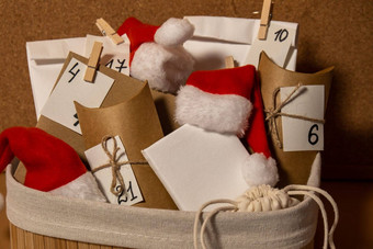 原始出现日历圣诞节自制的准备圣诞节概念家庭冬天假期生态友好的礼物礼物开放包一天