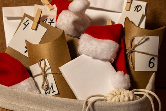 原始出现日历圣诞节自制的准备圣诞节概念家庭冬天假期生态友好的礼物礼物开放包一天