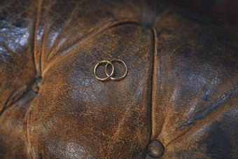 婚礼环古董皮革椅子