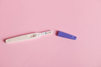 生活喷墨怀孕测试积极的结果孤立的粉红色的柔和的背景最后怀孕了