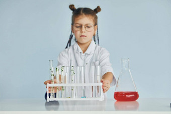 作品测试管女孩外套玩科学家实验室设备