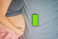 怀孕了女孩智能手机概念负影响未出生的孩子子宫违反紧张系统孩子生殖