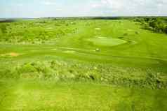 视图距离高尔夫球高度绿色场沙子掩体玩高尔夫球