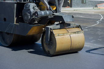 过程防潮纸道路沥青特殊的设备重振动辊人行道上操作