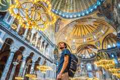 男人。旅游享受不知索菲亚ayasofya室内伊斯坦布尔火鸡拜占庭式的体系结构城市具有里程碑意义的建筑世界突厥语