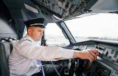 控制飞行飞行员工作乘客飞机准备起飞