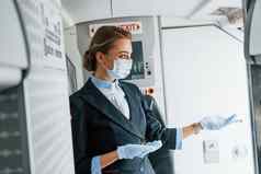 保护手套面具年轻的空姐工作帕桑格飞机