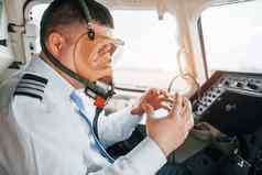 氧气面具飞行员工作乘客飞机准备起飞