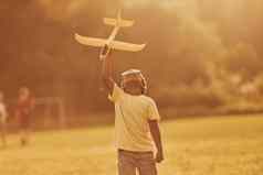 权力想象力玩飞行员游戏非洲美国孩子有趣的场夏天白天