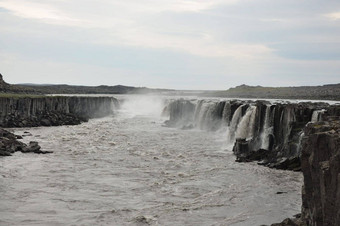 风景优美的视图黛蒂福斯瀑布东北冰岛