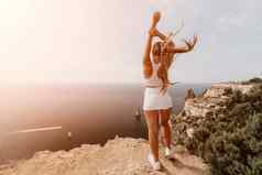 女人海普拉提运动中年女人培训普拉提瑜伽席海概念健康健康正念锻炼促进好处活跃的平衡生活方式