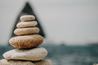 平衡岩石金字塔铺海滩研究和谐平衡金海散景提供惊人的背景日落Zen石头邀请冥想平静水疗中心健康概念