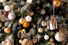 圣诞节树装饰关闭背景加兰球照亮灯