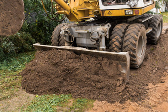 挖掘机推土机桶趋于平缓地面路工业区建设网站