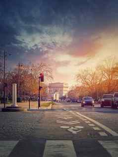 凯旋拱弧凯旋门巴黎法国著名的历史具有里程碑意义的日落光城市街忙交通