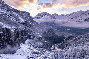 瑞士冬天景观日落雪山