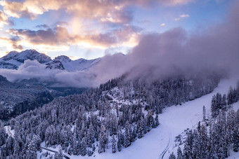 瑞士冬天景观日落雪山