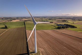 <strong>风</strong>涡轮绿色可再生能源农场阳光明媚的一天