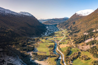 斯特林挪威绕组河美丽的风景空中视图