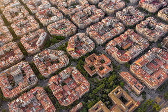 巴塞罗那城市西班牙公寓城市块日落空中视图