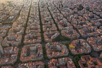 巴塞罗那城市西班牙公寓城市块日落空中视图