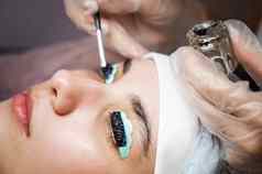 特写镜头肖像女人睫毛纹理过程主适用于色彩睫毛