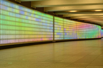 内部视图隧道埃森市的中央站德国彩虹灯