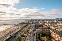 前视图惊人的视图对角三月区巴塞罗那现代城市设施发达基础设施阳光明媚的温暖的夏天一天概念现代欧洲沿海城市