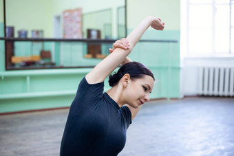 年轻的女舞者物理伸展运动教训<strong>编排</strong>