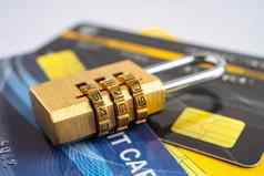 信贷卡密码关键锁金融安全概念