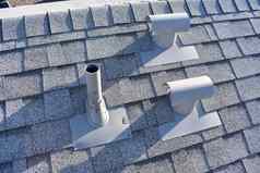 屋顶等渗透灰色的用木瓦盖屋顶