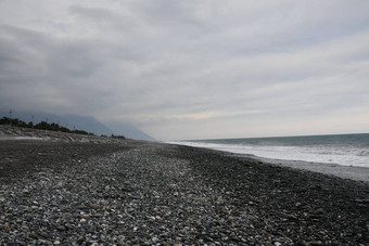 黑色的岩石海滩海岸新城乡台湾