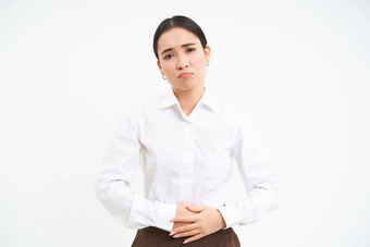 图像亚洲办公室夫人触摸肚子心烦意乱不舒服胃遭受期抽筋工作白色背景