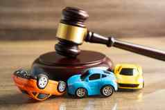 曼谷泰国1月锤槌子法官车车辆事故保险报道索赔诉讼法院情况下