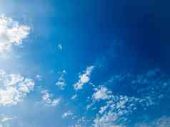 云蓝色的天空多云的天气一天巴林合适的图形设计