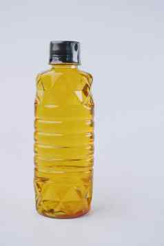 黄色的向日葵石油瓶白色背景