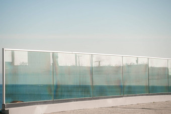 玻璃栅栏海边公园受欢迎的的观点欣赏自然美日落观察甲板算栅栏灯笼城市视图城市体系结构