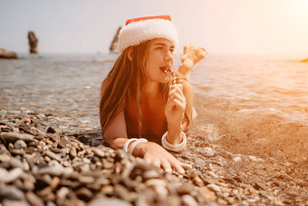 女人旅行海快乐旅游享受采取图片海滩记忆女人旅行者圣诞老人他相机海湾分享旅行冒险旅程