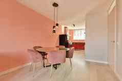餐厅房间粉红色的墙餐厅表格