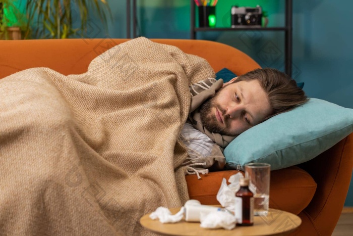 生病的生病了年轻的男人痛苦冷过敏说谎首页图片-包图网企业站